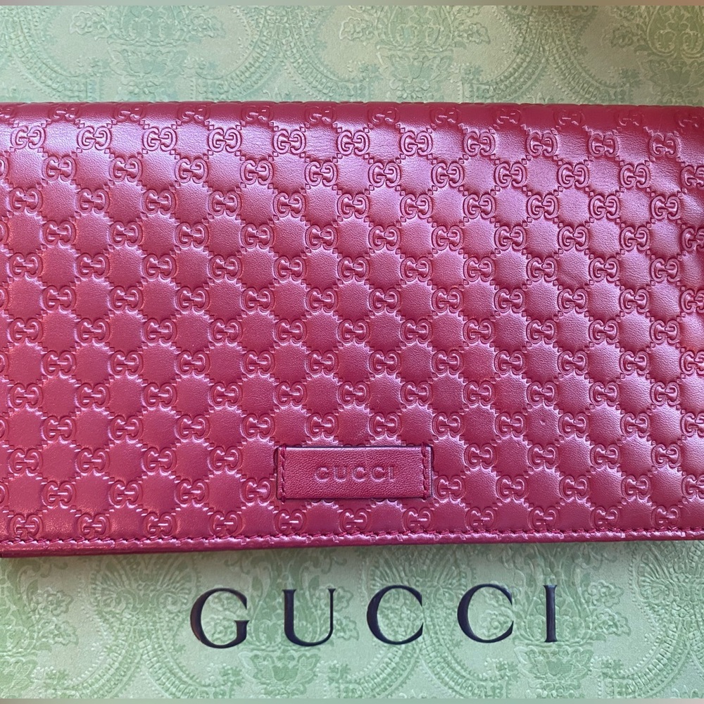 Gucci Microguccissima Wallet on Strap